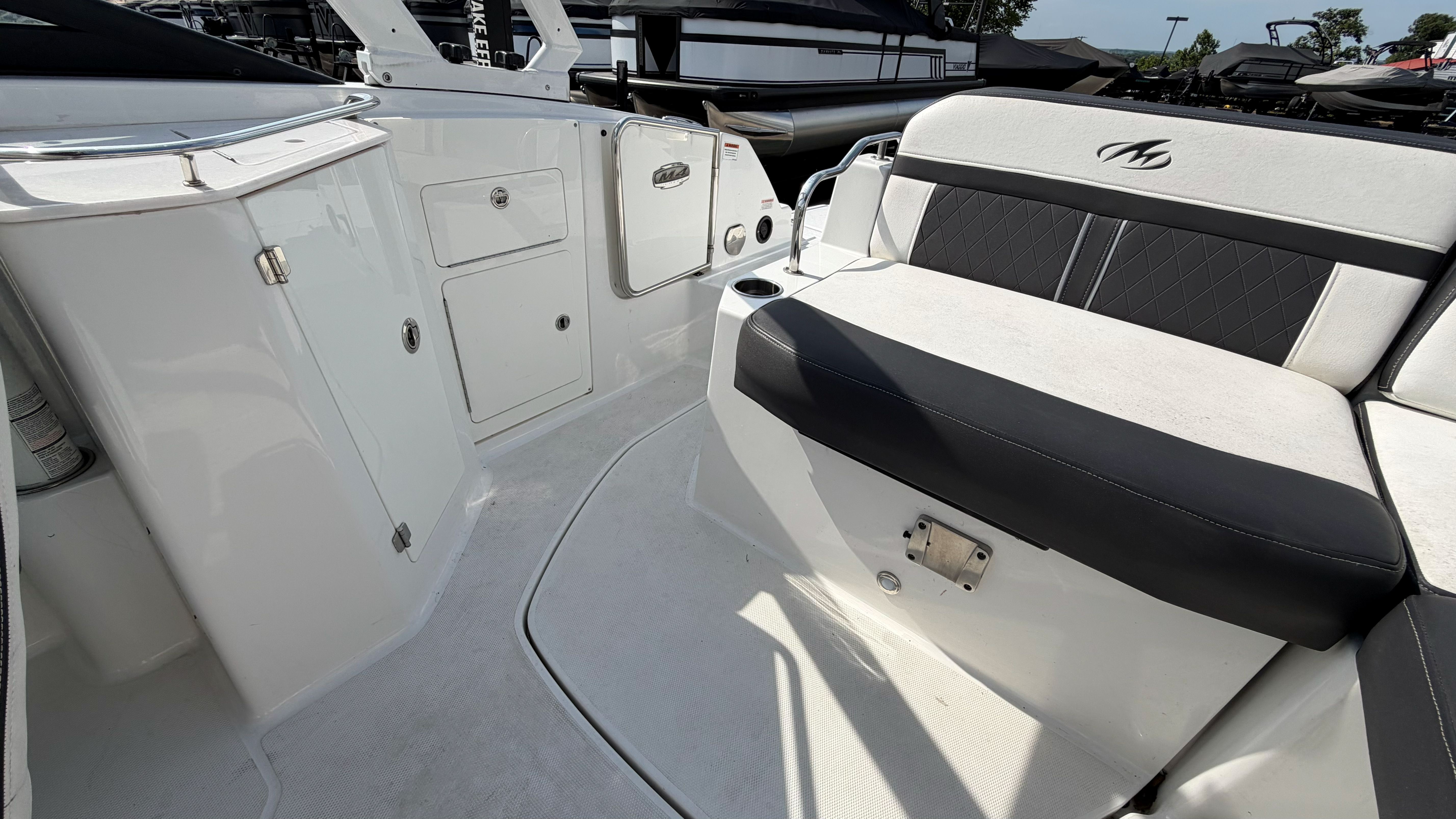 2022 Monterey M4 - Image 9