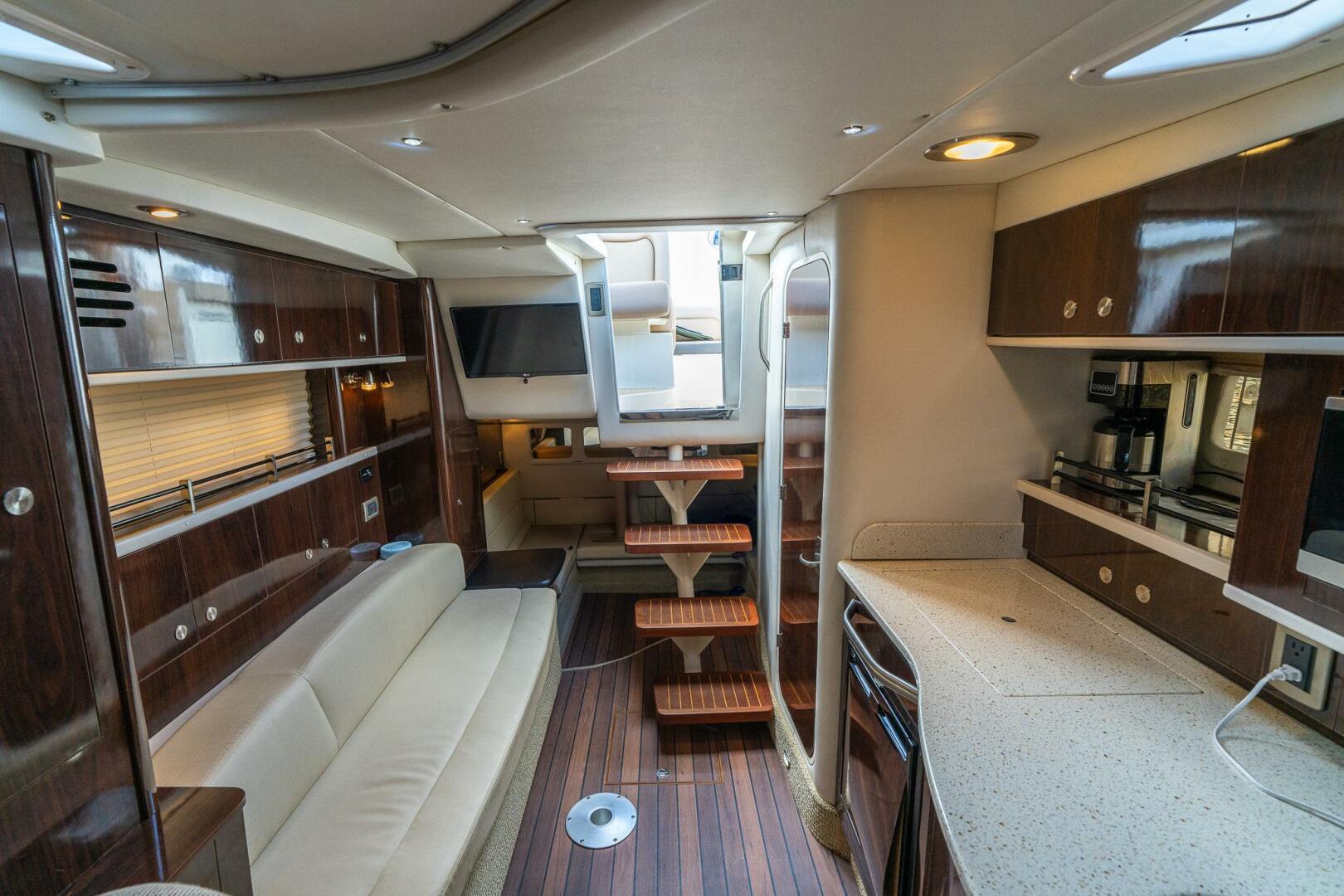 2016 Sea Ray 330 Sundancer - Image 13