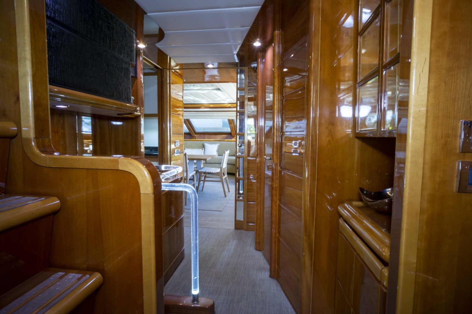 2000 Ferretti Yachts Custom Line 94 - Image 11
