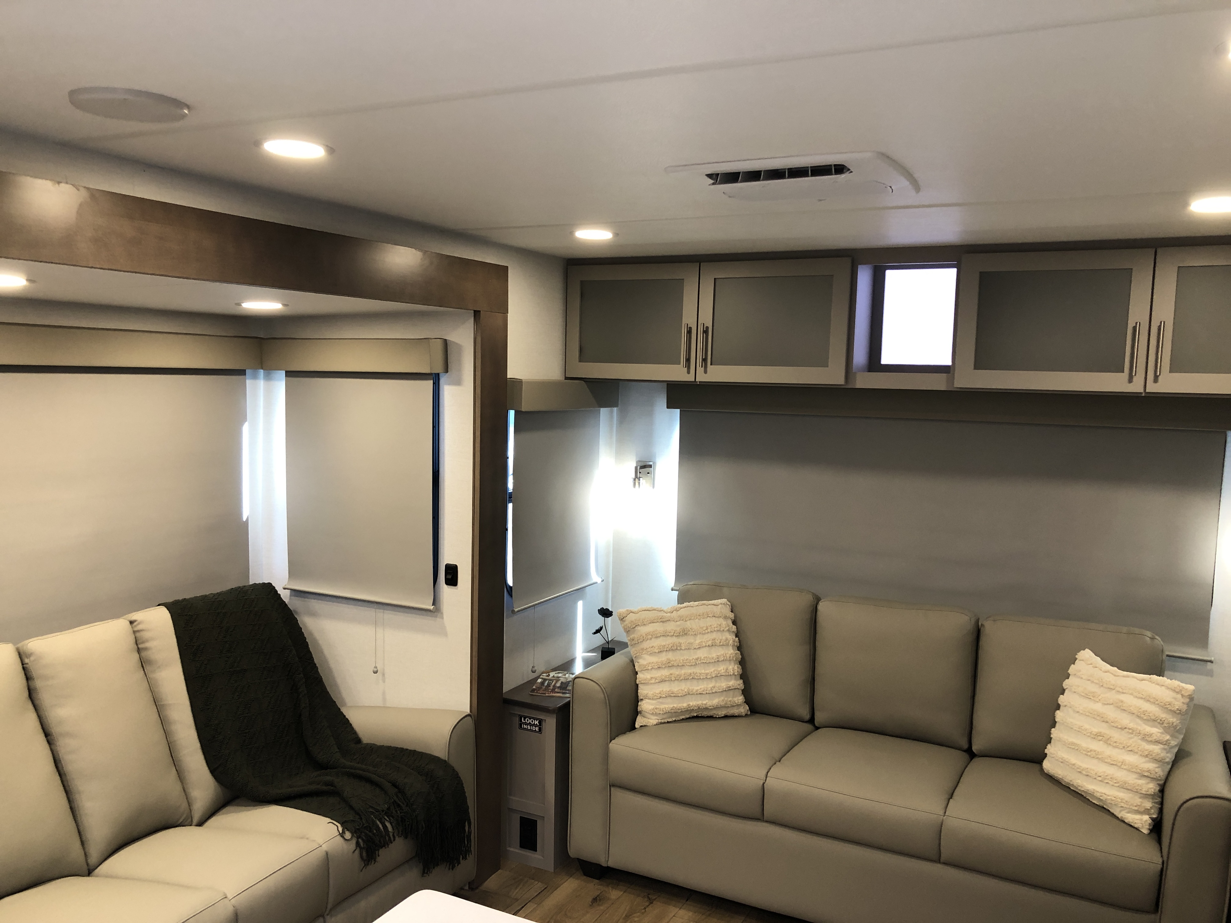 2026 Alliance RV Avenue 332RL - Image 13