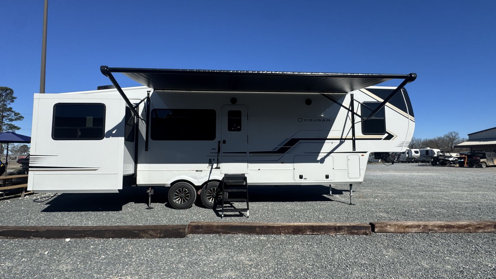 2026 Keystone Cougar 1776 Edition 320RDS - Image 10