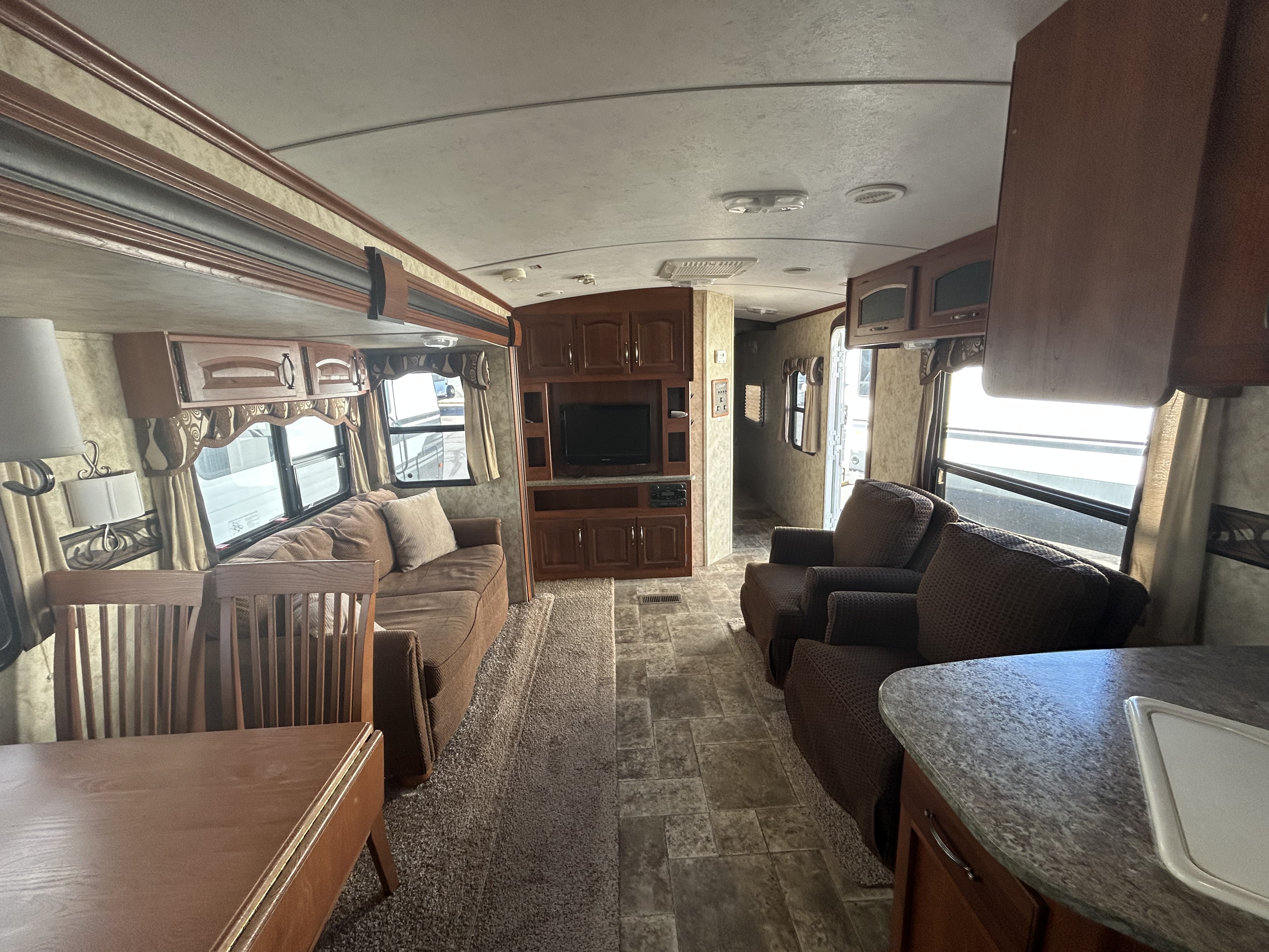 2012 Keystone Cougar XLite 31RKS - Image 12