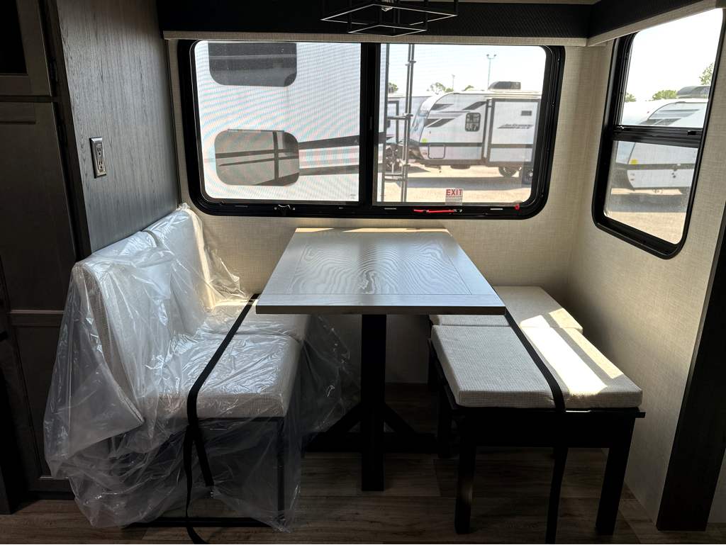 2026 VENTURE RV SPORTTREK 333VMI - Image 18