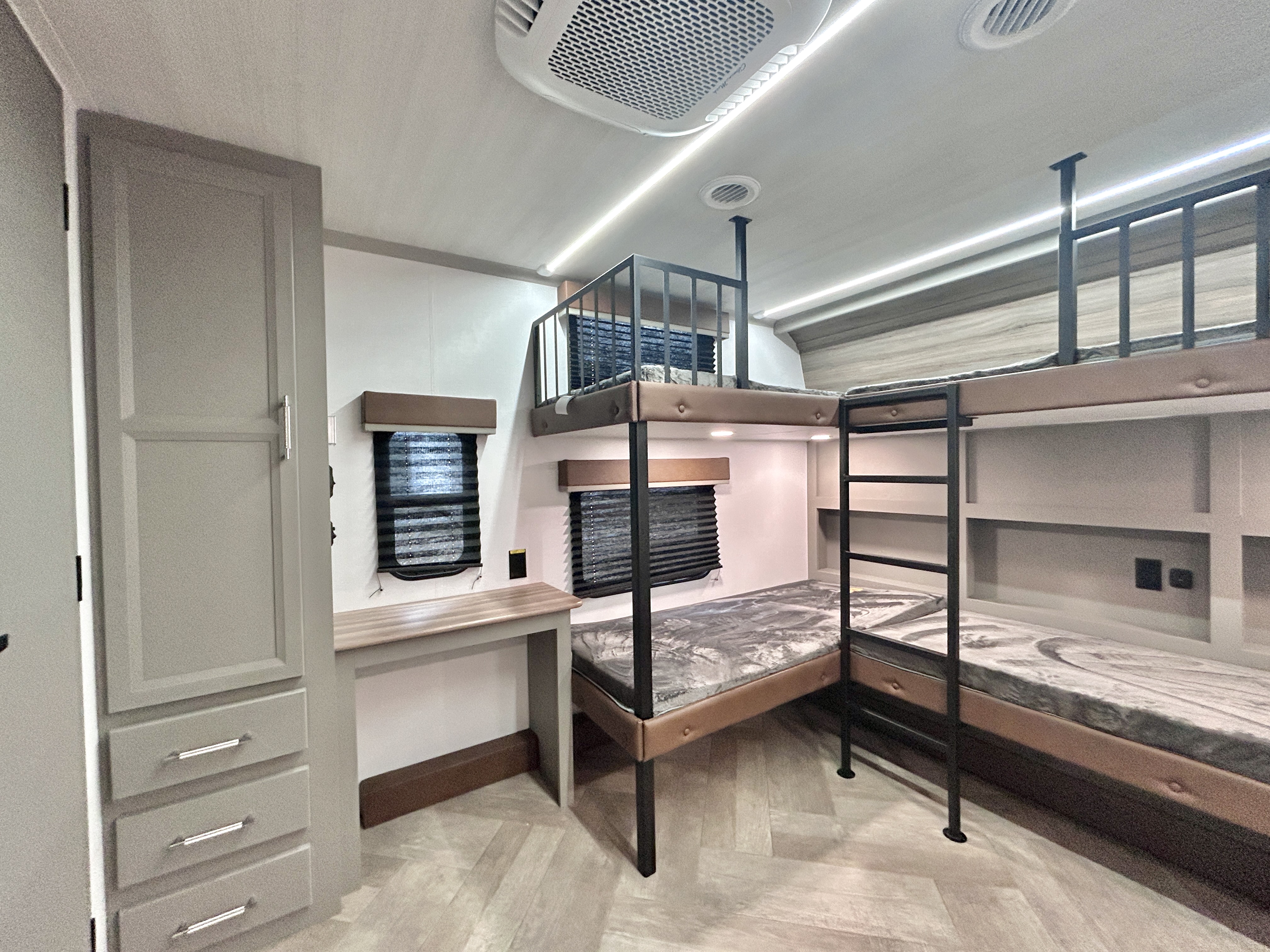 2026 Keystone Sprinter 3980FBS - Image 21