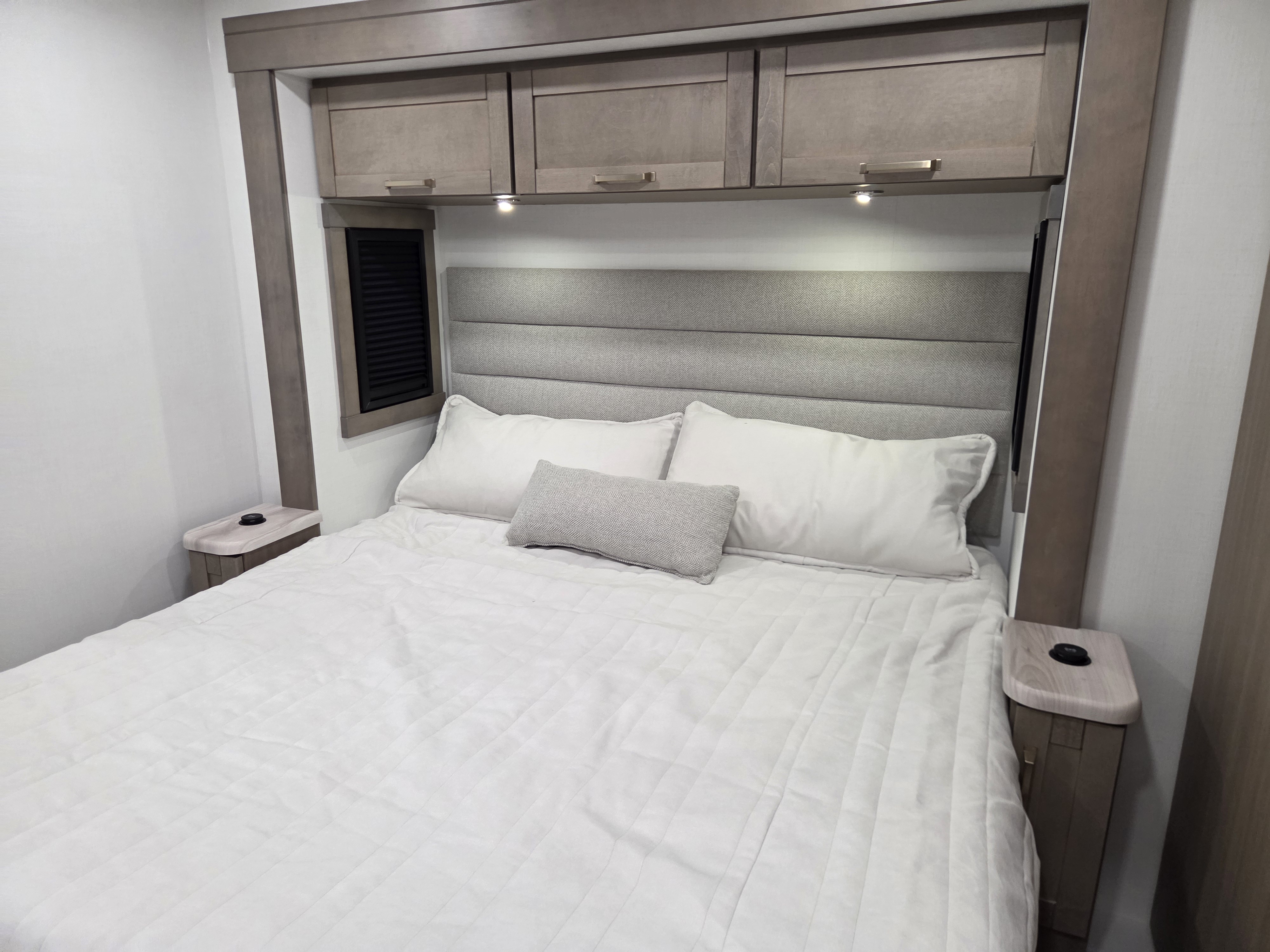 2027 Jayco Precept 36C - Image 17