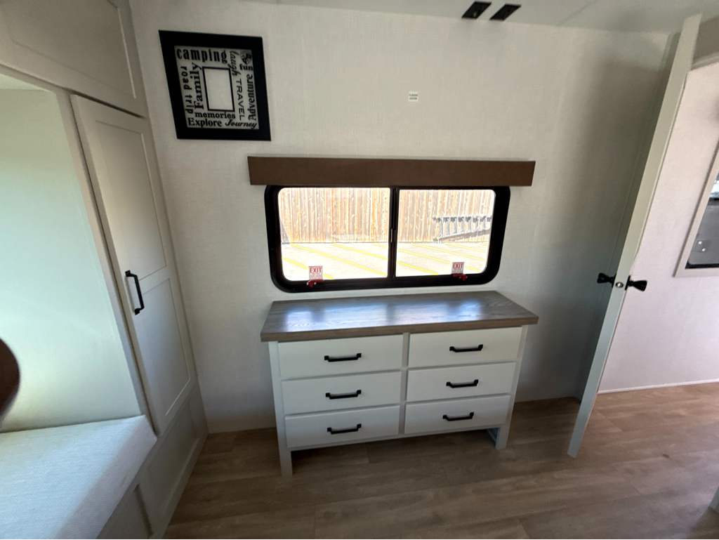 2027 VENTURE RV SPORTTREK 323VRK - Image 22