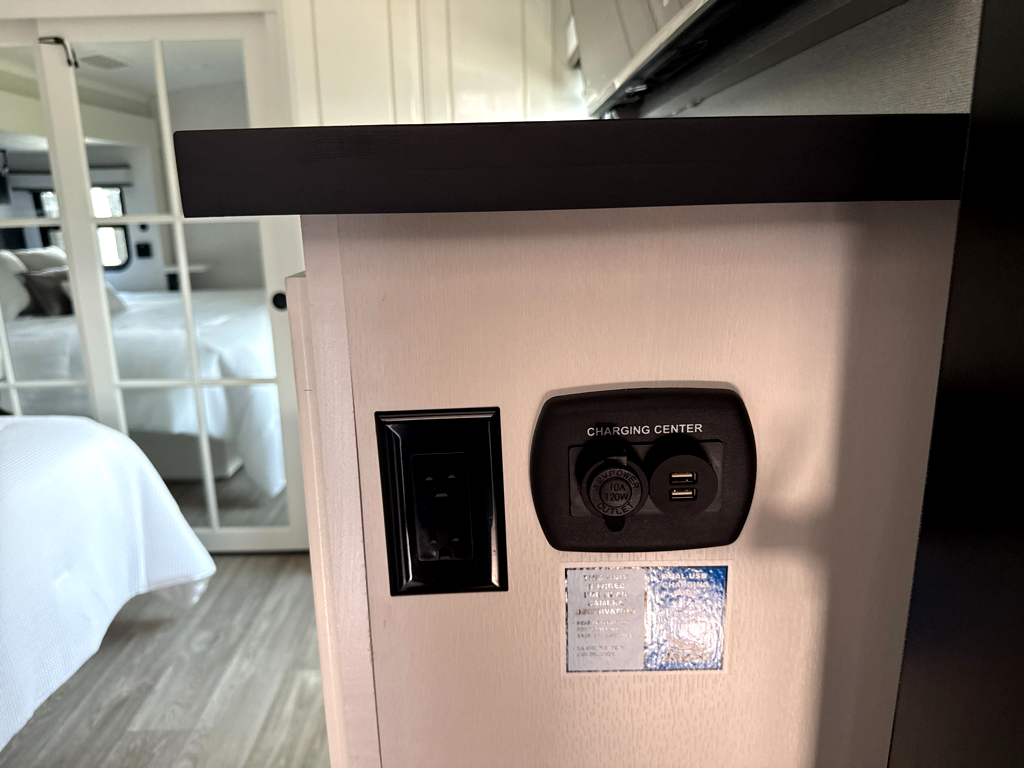 2027 JAYCO PINNACLE 32RLTS - Image 32