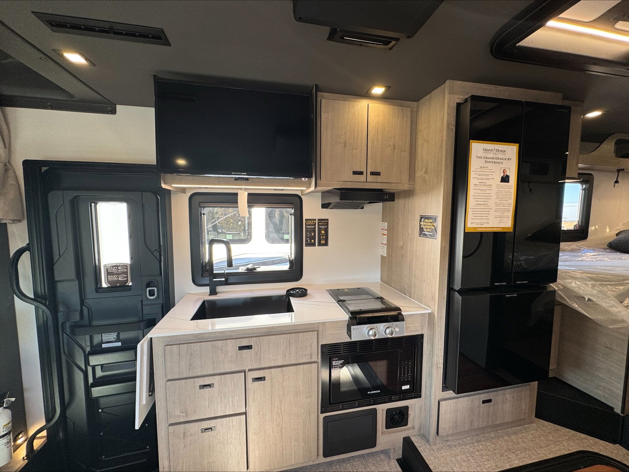 2026 Grand Design Lineage Series M 25TK - Image 12