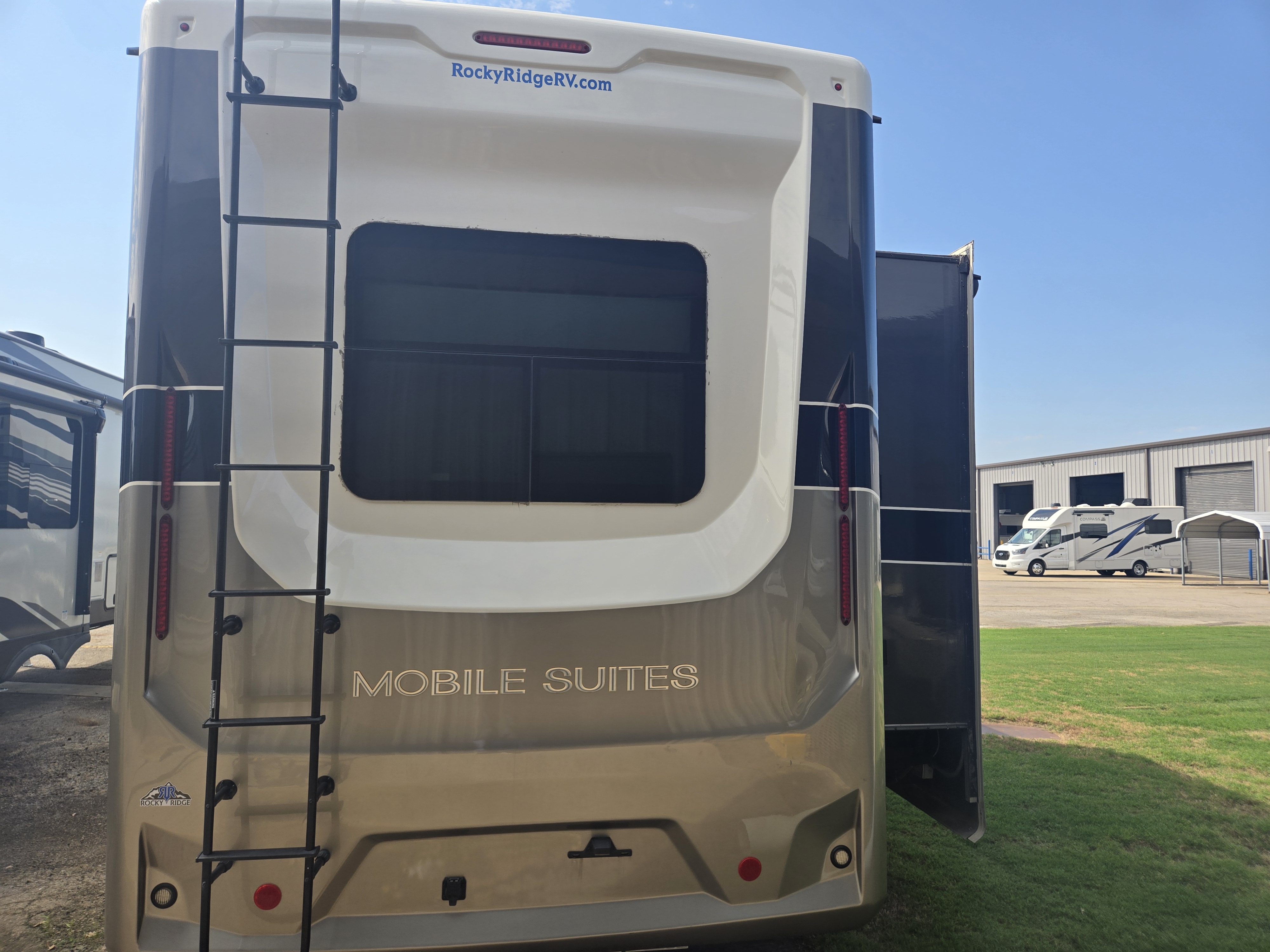 2021 DRV Mobile Suites 41RKDB - Image 5