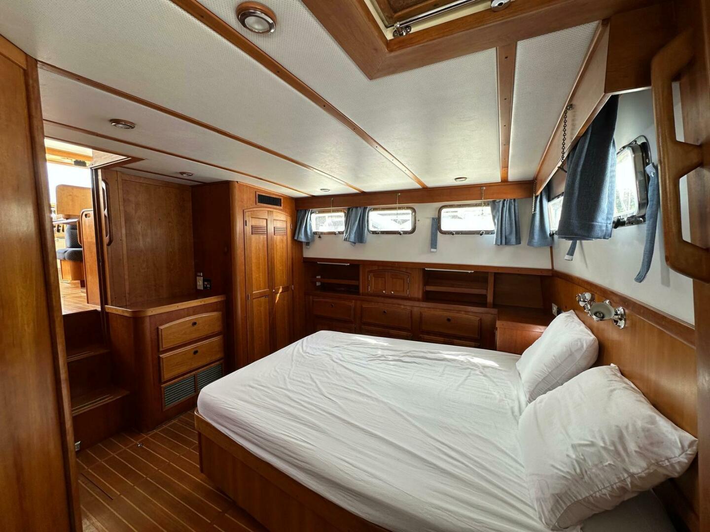 1997 Sabre SABRELINE 474 Trawler - Image 12
