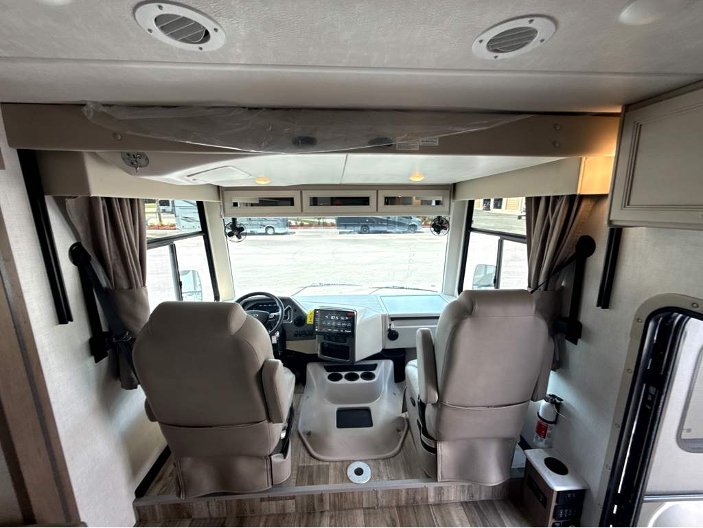 2027 THOR MOTOR COACH HURRICANE 35A - Image 12