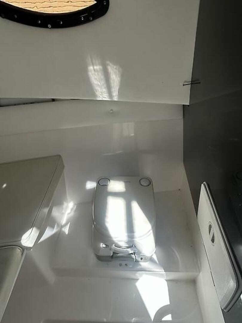 1999 Cobia 240WA - Image 8