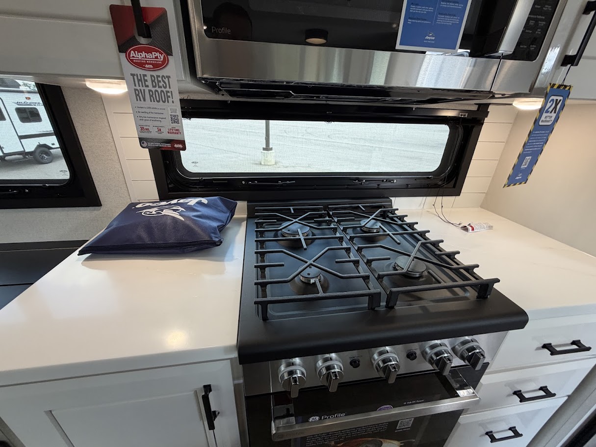 2027 JAYCO PINNACLE 32RLTS - Image 27