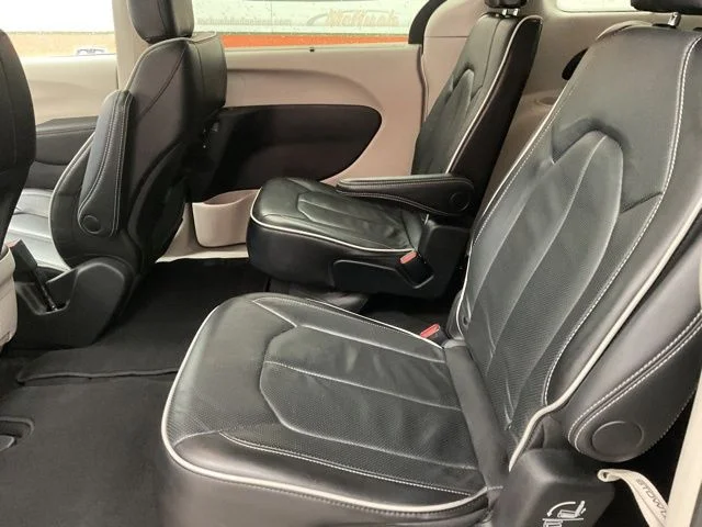 2024 Chrysler Pacifica Wagon 4D Limited - Image 9
