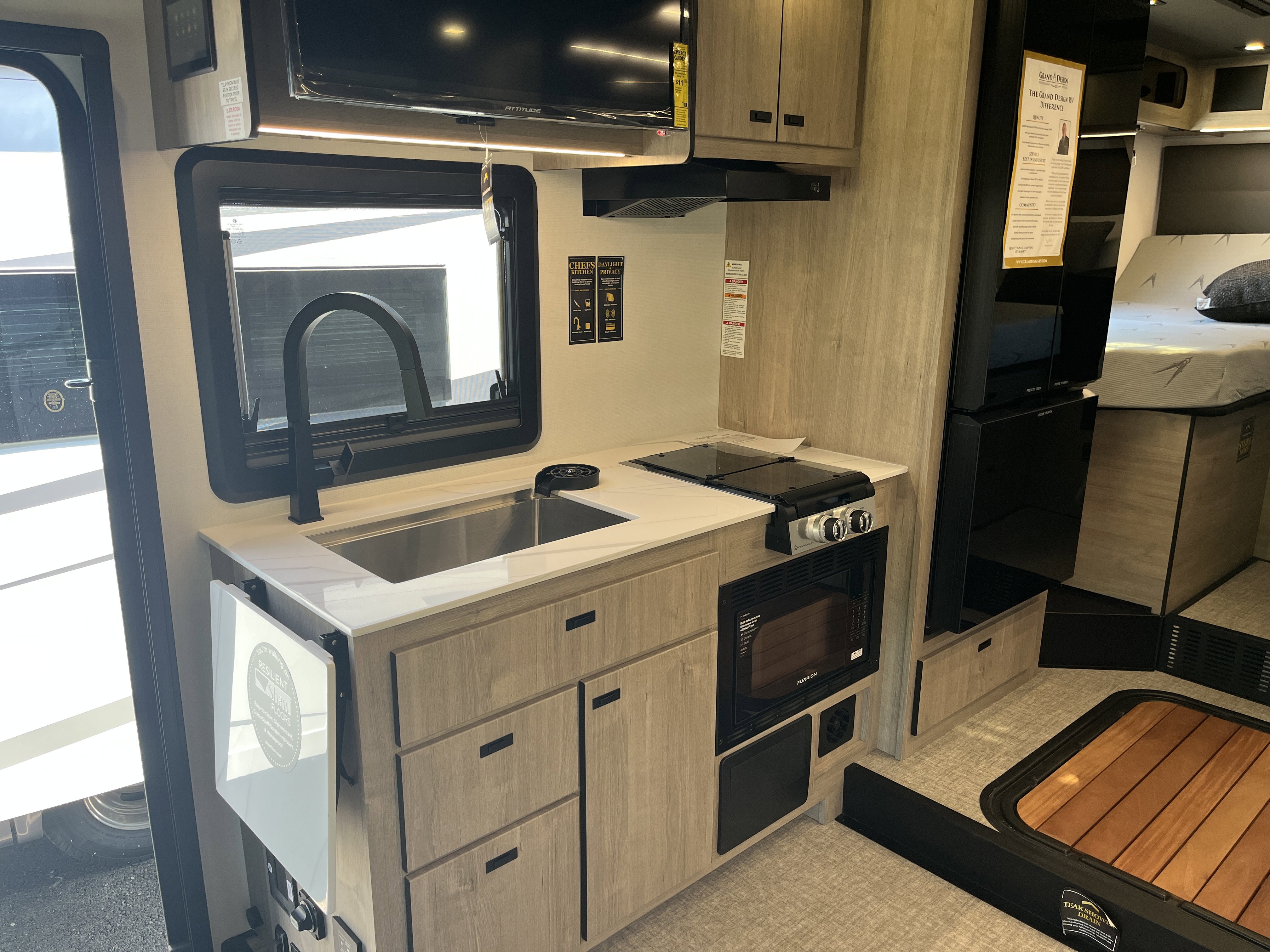 2026 Grand Design Lineage Series M 25TK - Image 29
