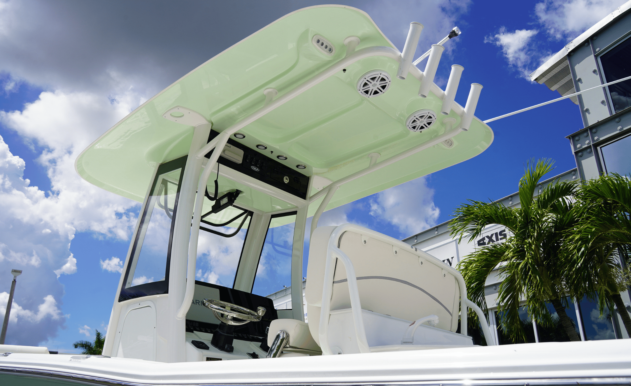 2027 SEA HUNT ULTRA 245SE - Image 5