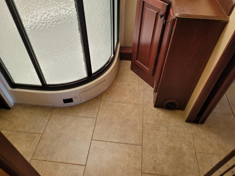 2013 Forest River Berkshire 390FL - Image 16