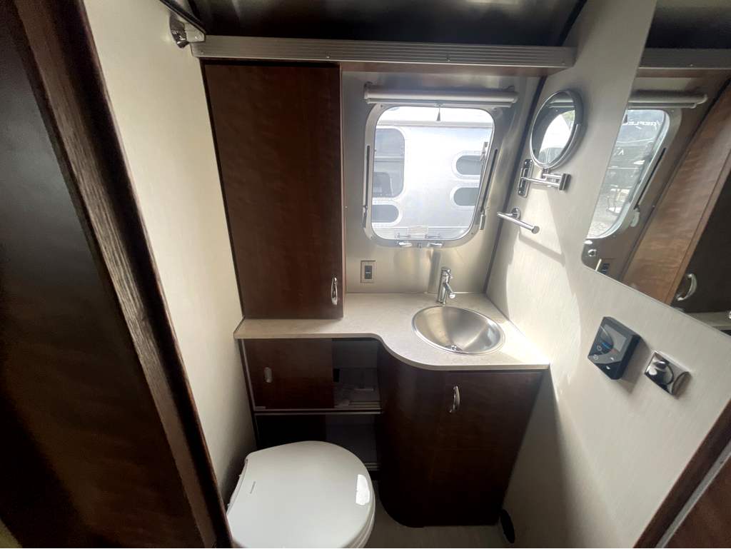 2026 AIRSTREAM GLOBETROTTER 27FBT - Image 27
