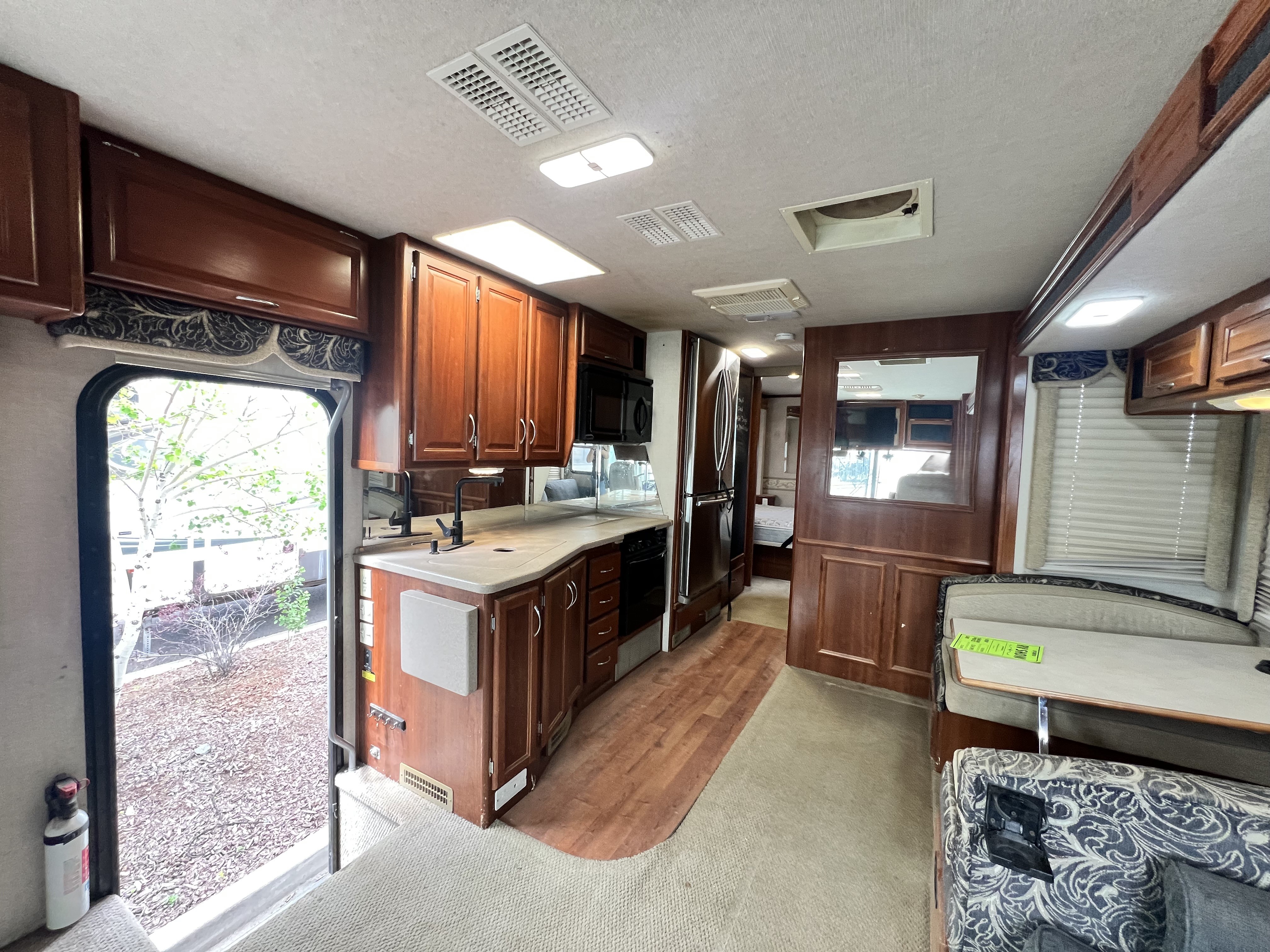 2006 Fleetwood Southwind 32VS - Image 9