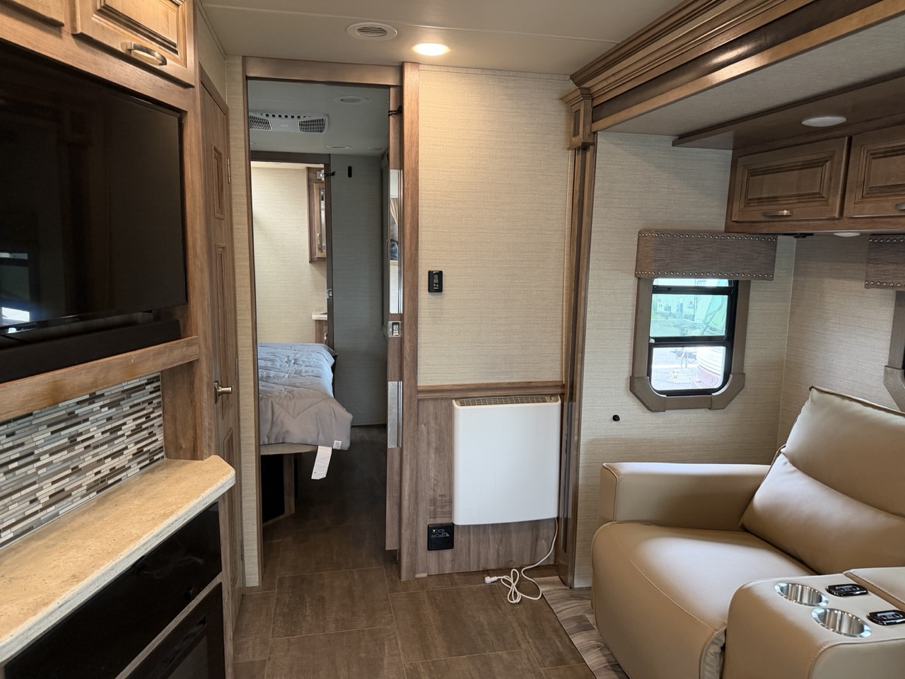 2019 Jayco Seneca 37K - Image 10