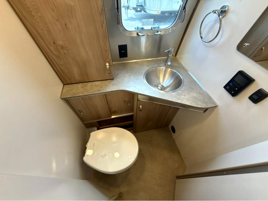2027 AIRSTREAM FLYING CLOUD 25FBT - Image 34
