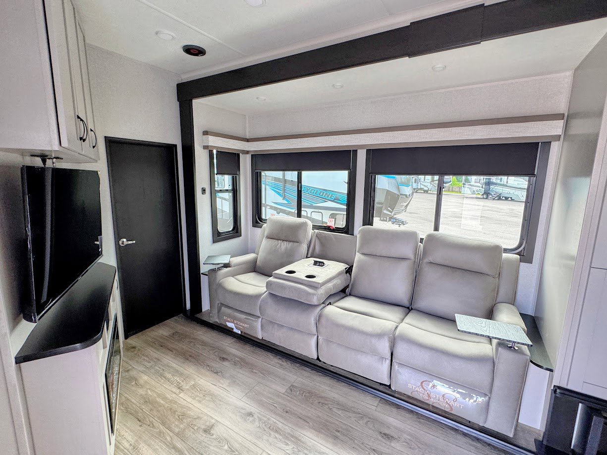 2026 JAYCO SEISMIC 413 - Image 10