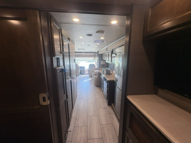 2020 TIFFIN ALLEGRO RED 33 AL - Image 6