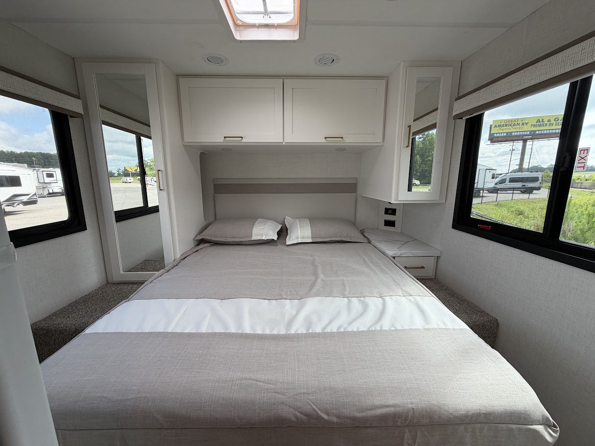 2027 THOR MOTOR COACH MAGNITUDE GA28 - Image 45