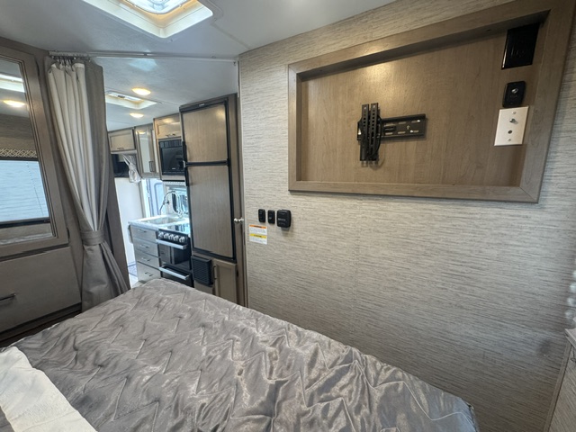 2021 Thor Motor Coach COLEMAN 22CM - Image 35