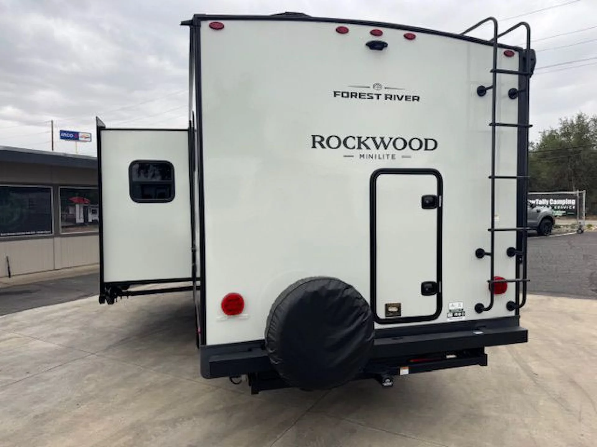 2026 FOREST RIVER ROCKWOOD MINI LITE 2509S - Image 4