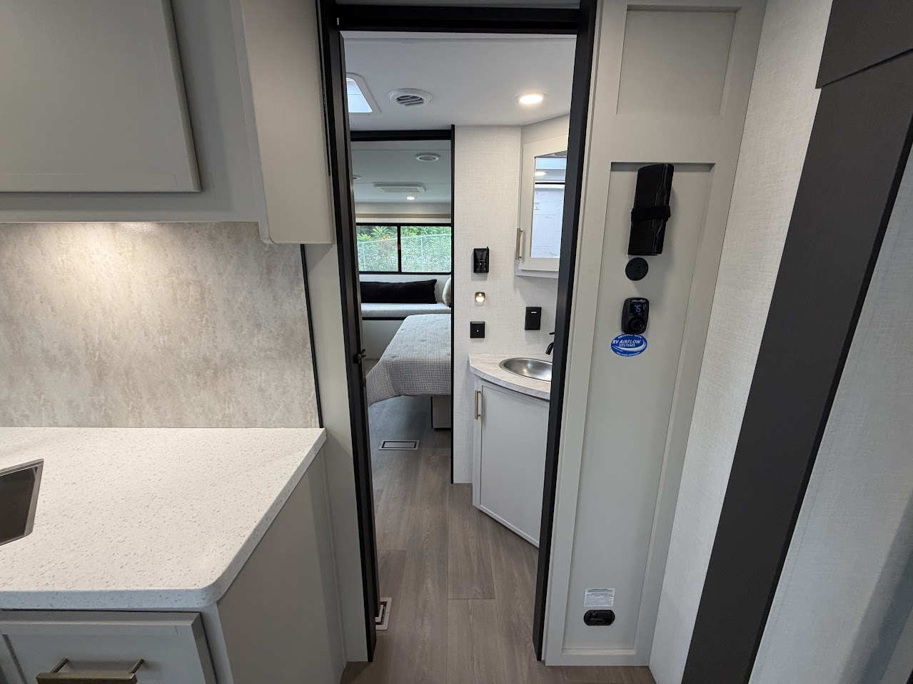 2027 VENTURE RV STRATUS 282VFD - Image 26