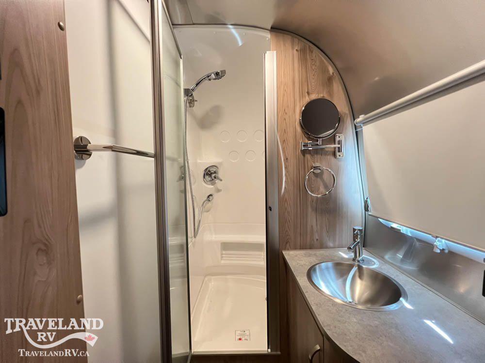 2027 Airstream Flying Cloud 23FBQ - Image 31