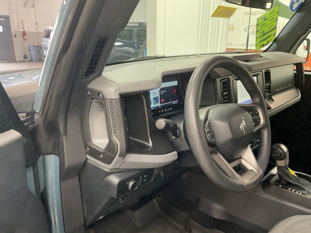 2022 Ford Bronco Utility 4D Black Diamond 4WD - Image 12