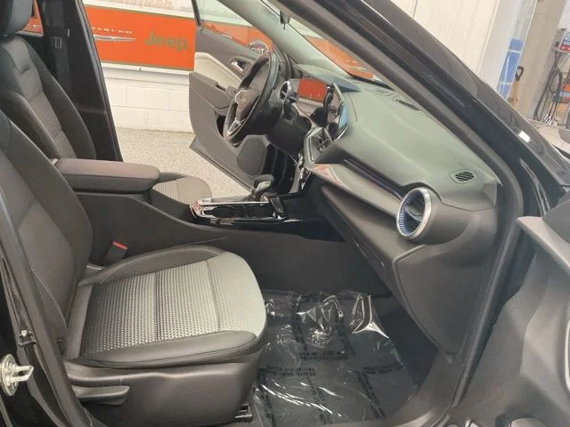 2025 Chevrolet Trax FWD 4dr LT - Image 24