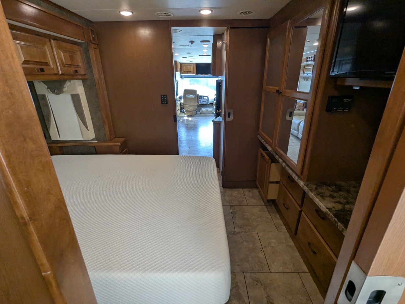 2014 Tiffin Allegro 36 LA - Image 38
