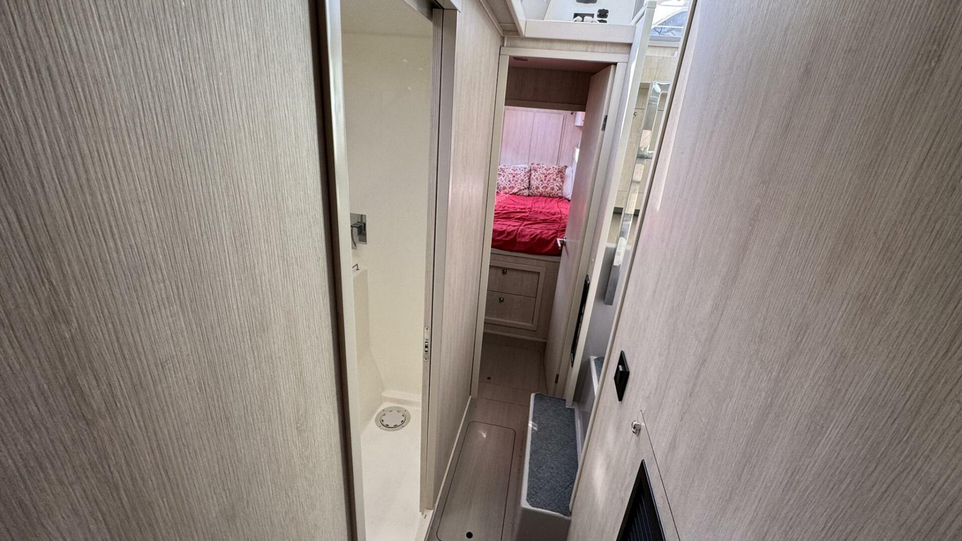 2018 Leopard 43 Powercat - Image 27