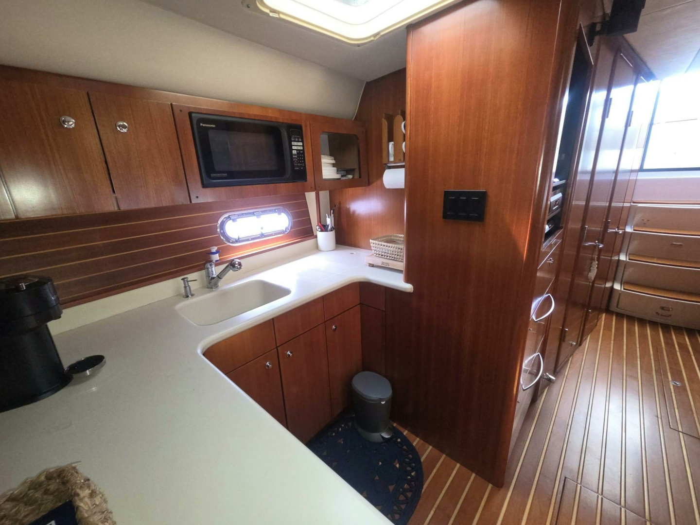 2001 TIARA - Image 25