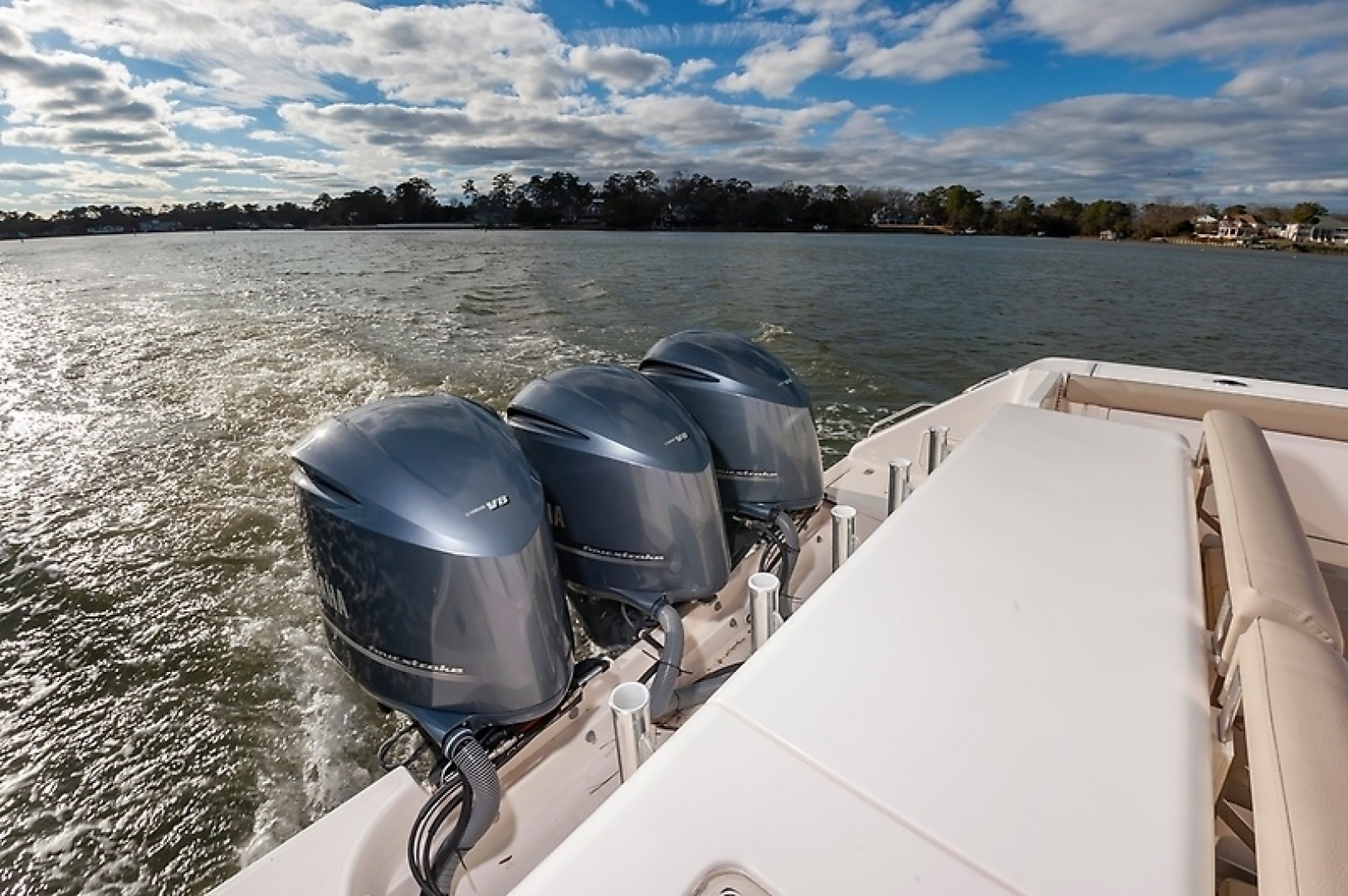 2015 PURSUIT 385 OS Base - Image 8