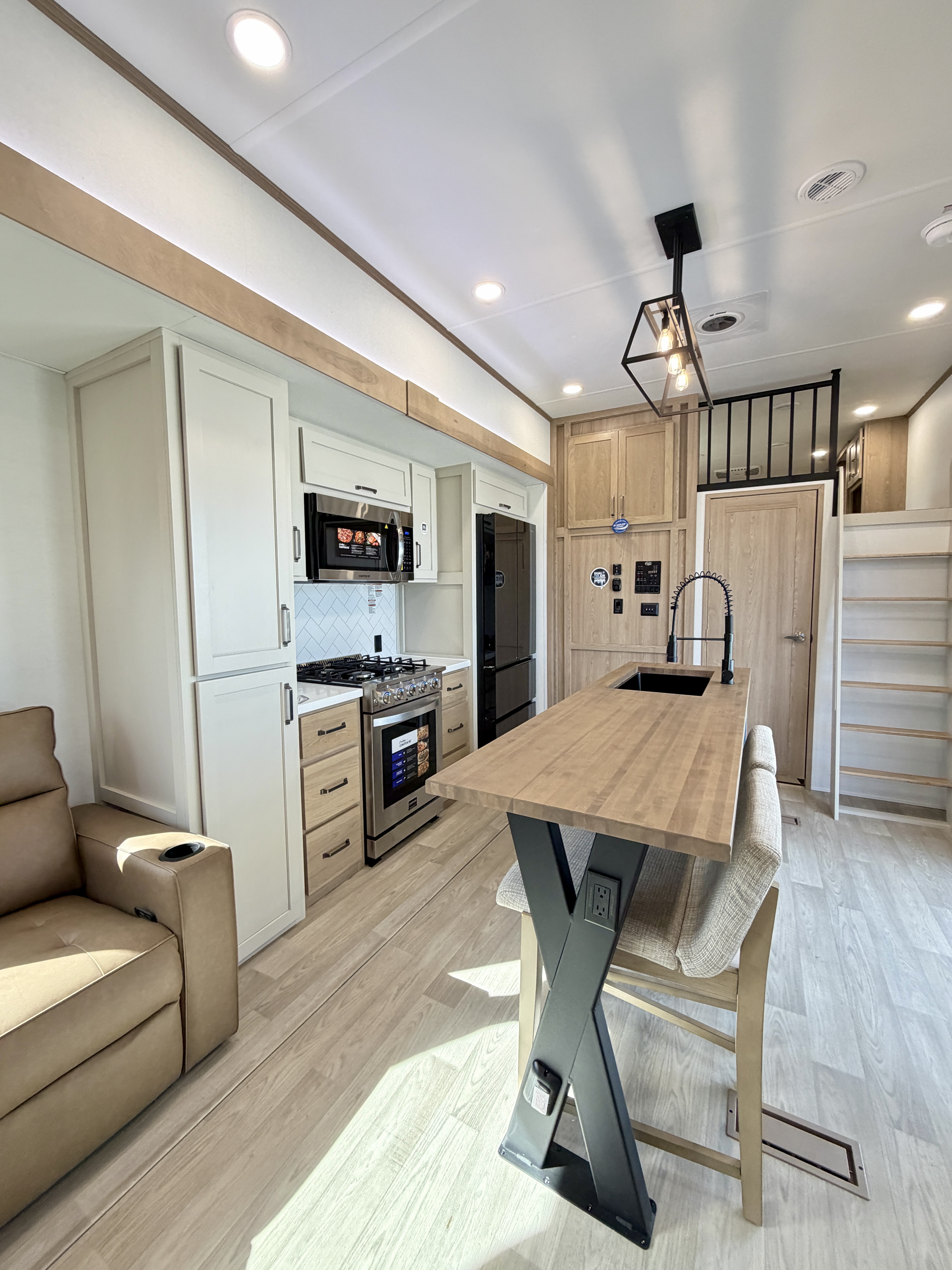 2027 Forest River Sandpiper Destination 411DBDL - Image 22