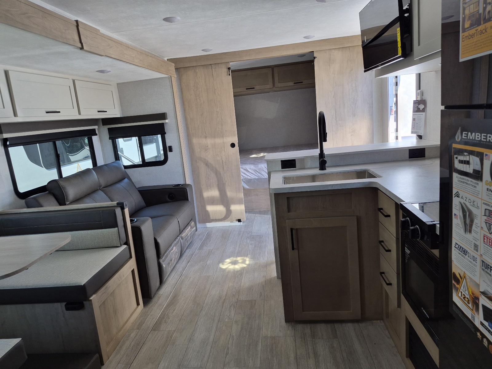 2027 Ember RV E-Series 26ETS - Image 12