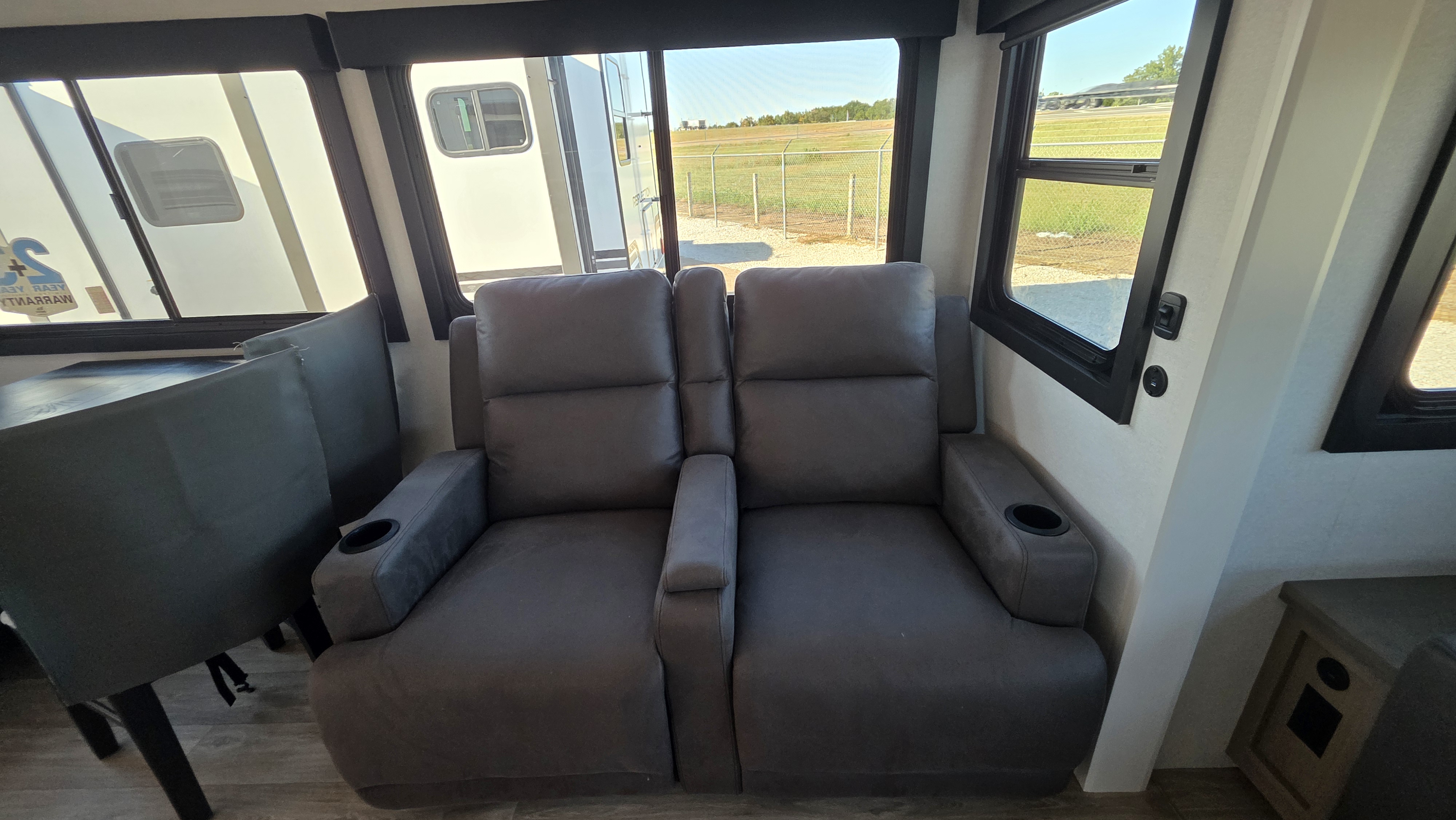 2027 JAYCO EAGLE 29RLC - Image 11