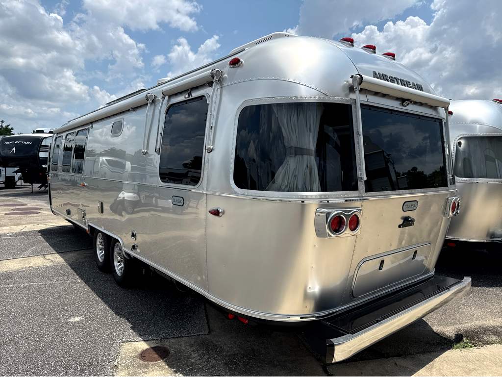 2026 AIRSTREAM CLASSIC 30RBQ - Image 3