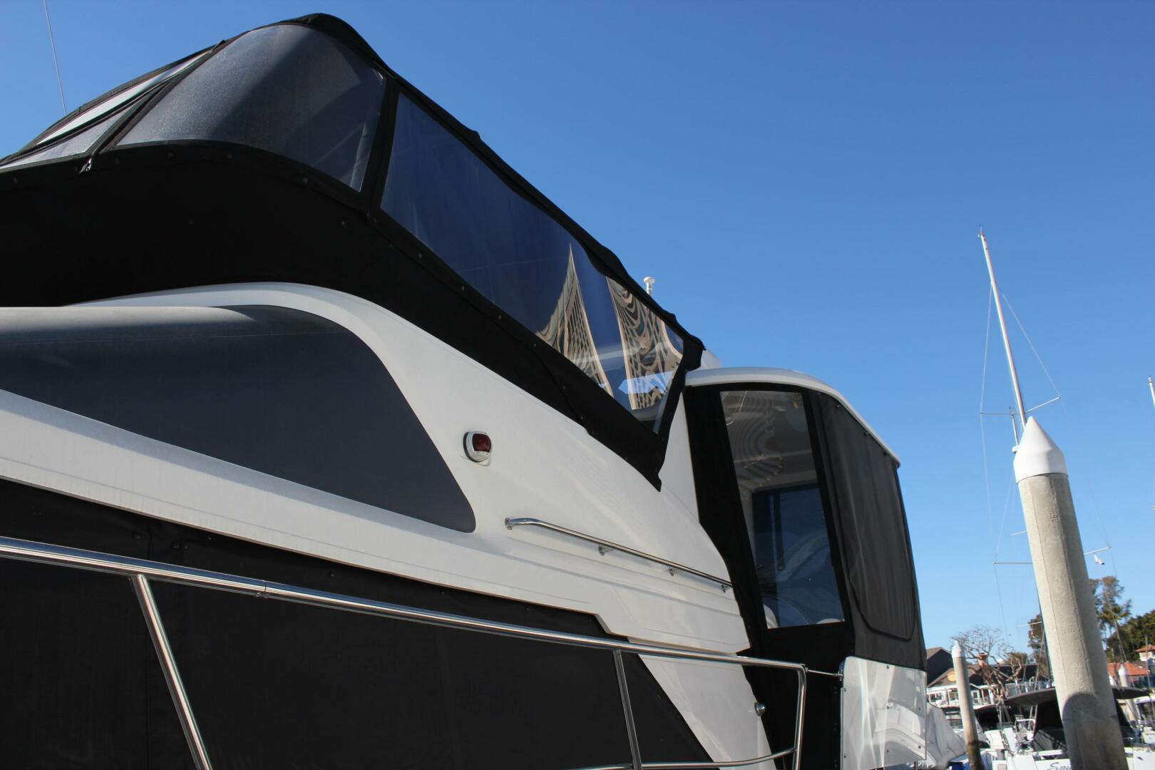 1996 Cruisers Yachts 3650 AFT CABIN - Image 2