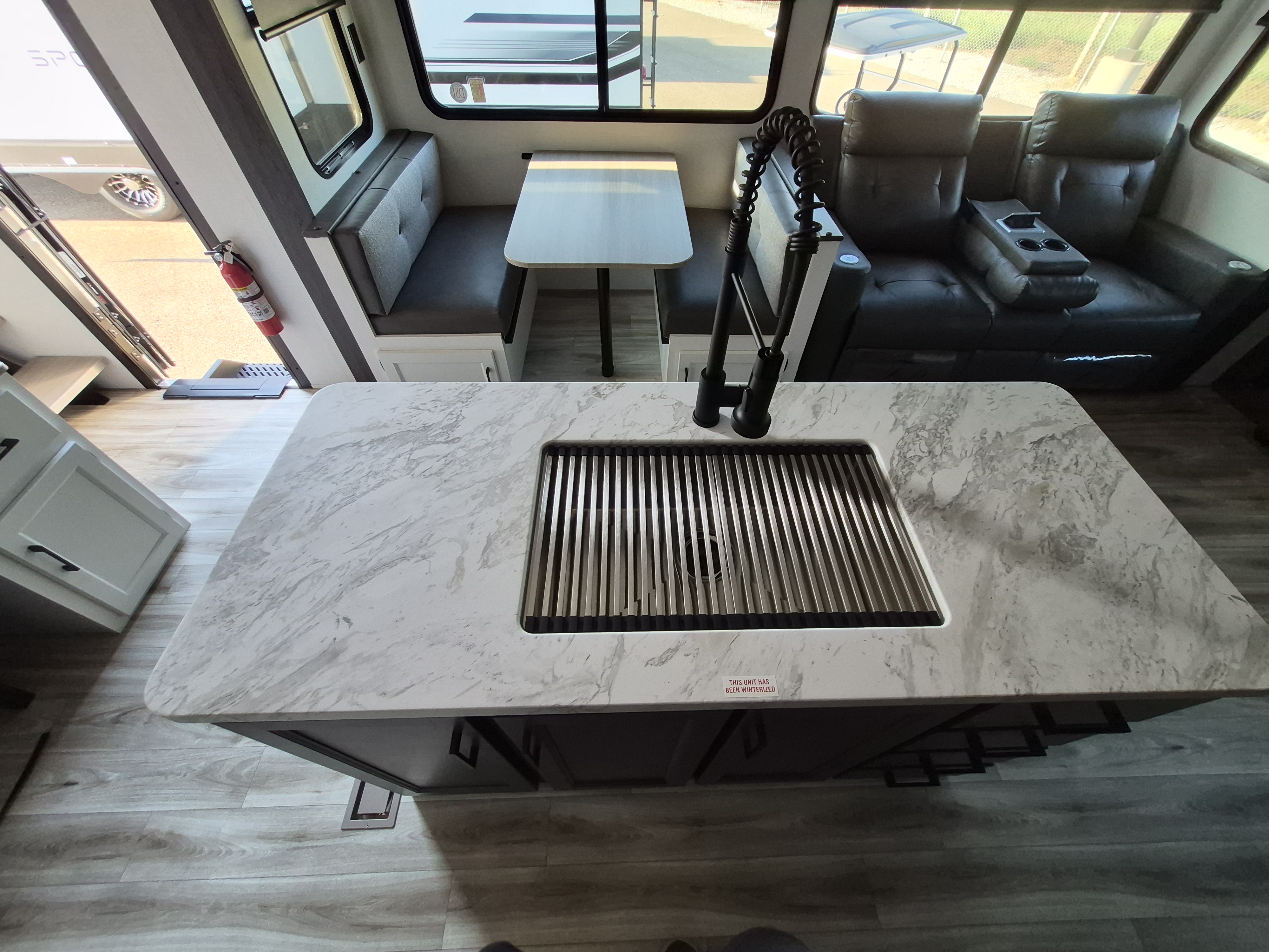 2027 VENTURE RV SPORTTREK 303VIK - Image 19