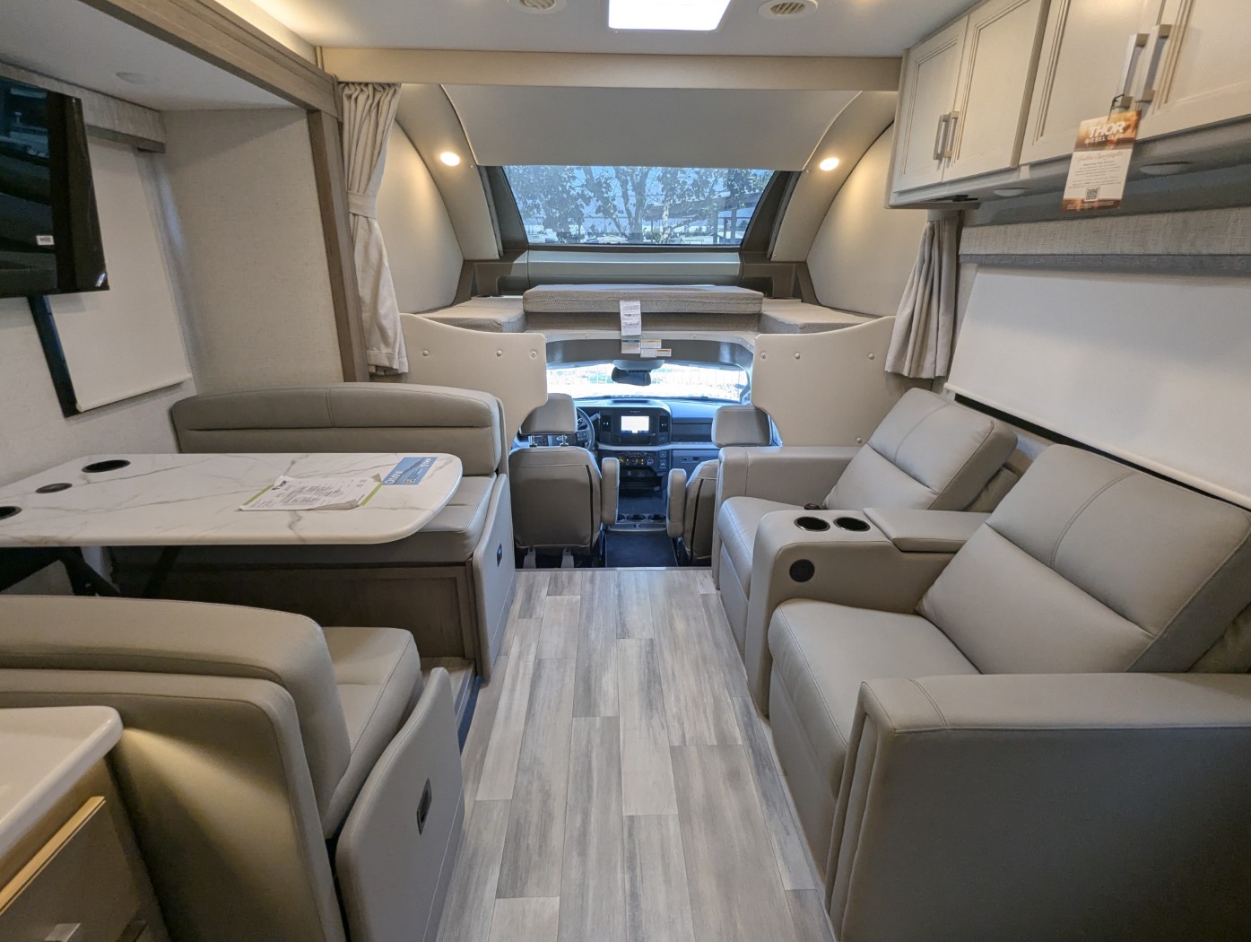 2027 Thor Motor Coach Omni X32 - Image 54