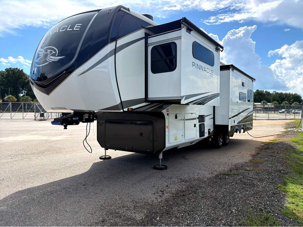 2025 JAYCO PINNACLE 32RLTS - Image 3