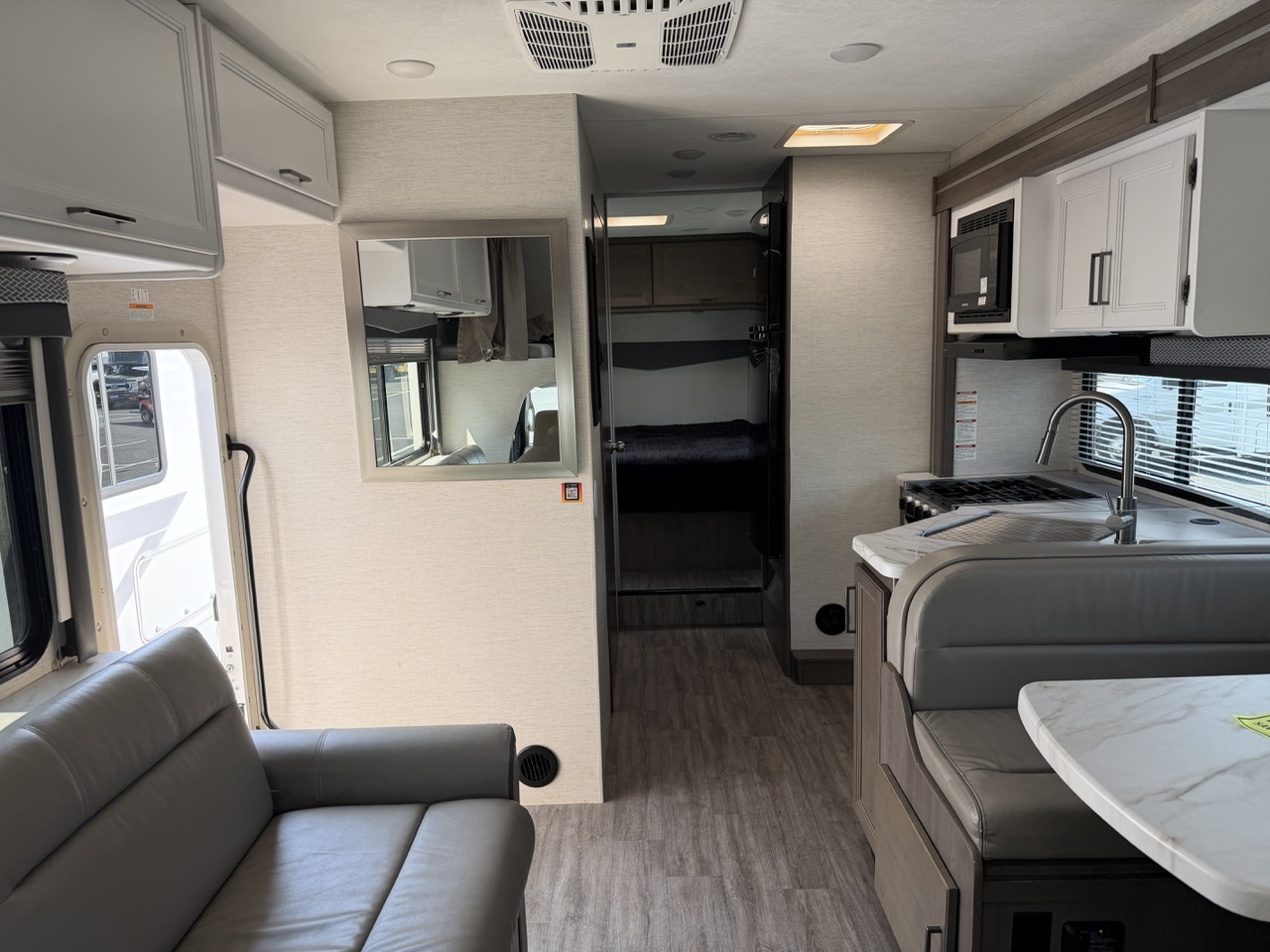 2025 Thor Motor Coach Four Winds 28Z - Image 5