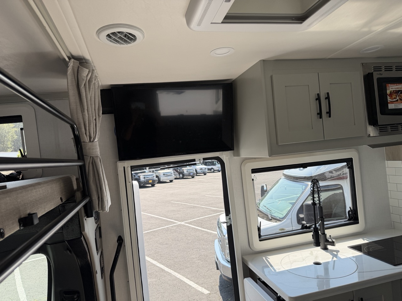 2025 Dynamax Corp Isata 3 Series 24FWSF - Image 10