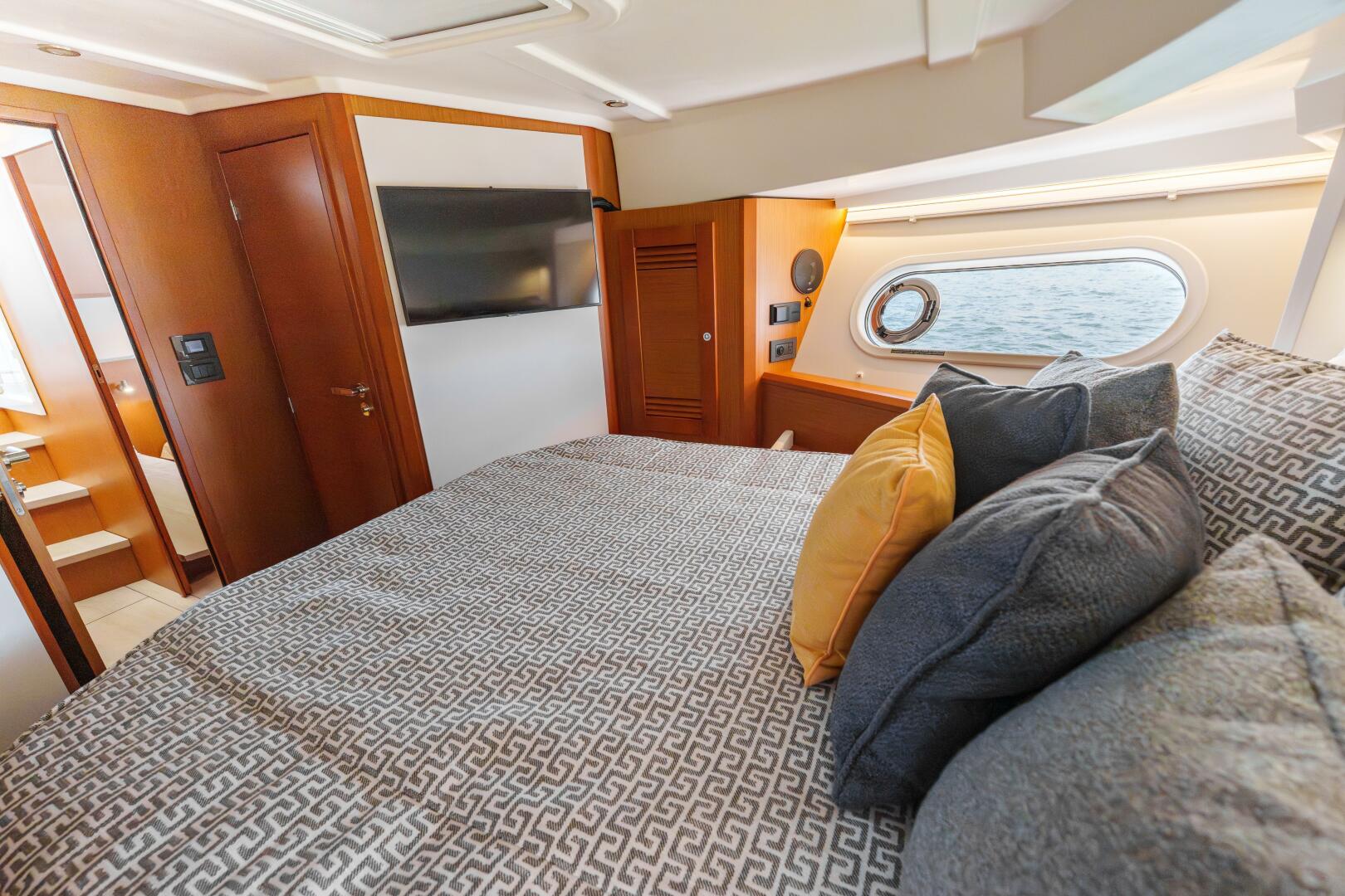 2025 Beneteau - Image 18