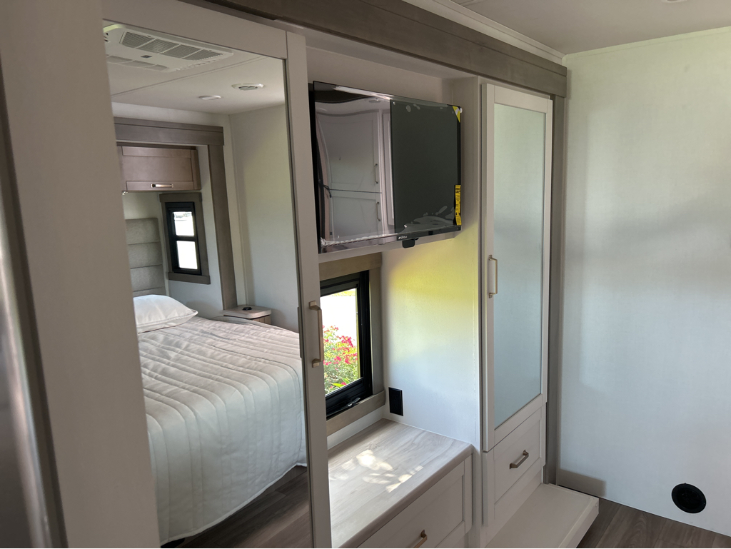2027 JAYCO PRECEPT 36C - Image 14